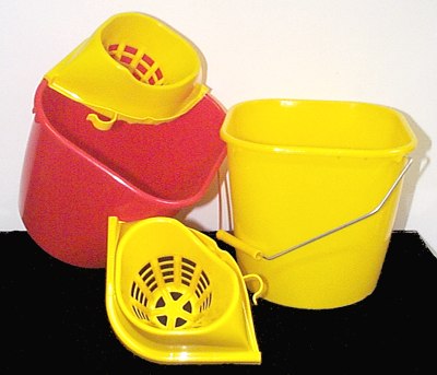 Square bucket and wringer